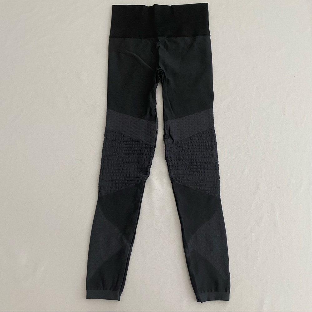 Spanx Women’s Look At Me Now Leggings Small Seamless Moto Dark Grey Athleisure